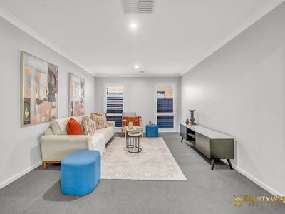 24 Dutch Avenue, Manor Lakes