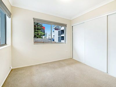 4 / 10 Jubilee Avenue, Broadbeach