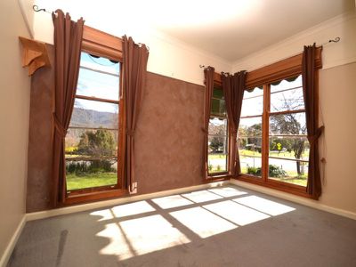 44 Lakeside Avenue, Mount Beauty