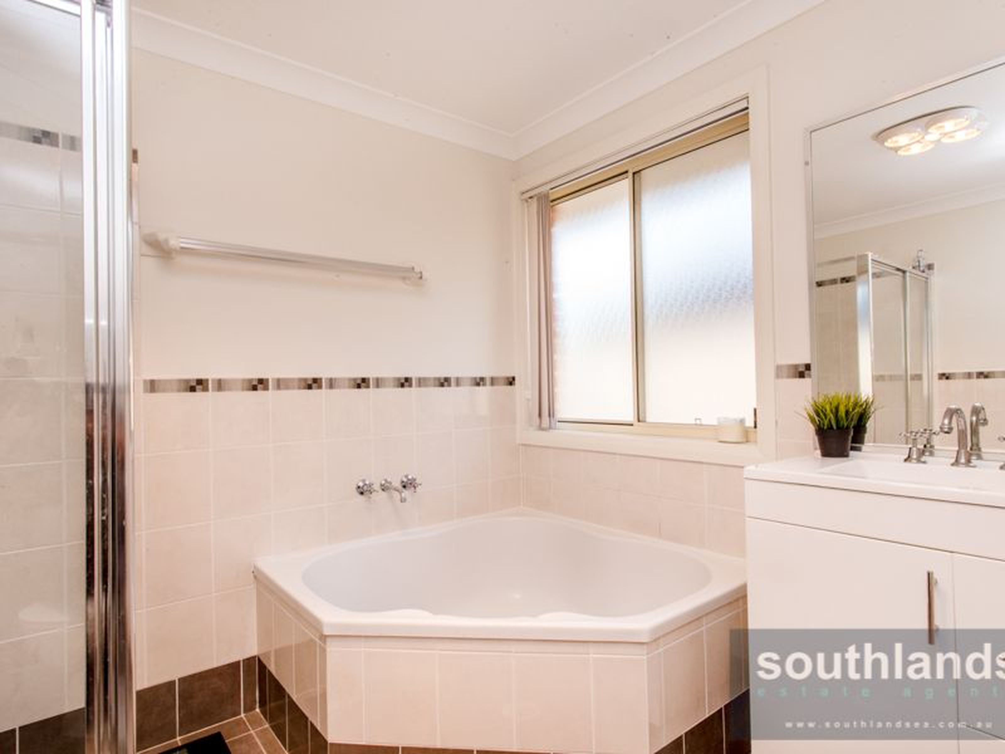15B Tarrabundi Drive, GLENMORE PARK