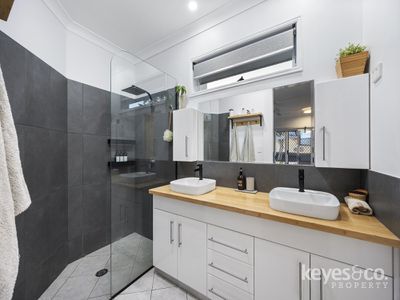 212 Riverside Boulevard, Douglas