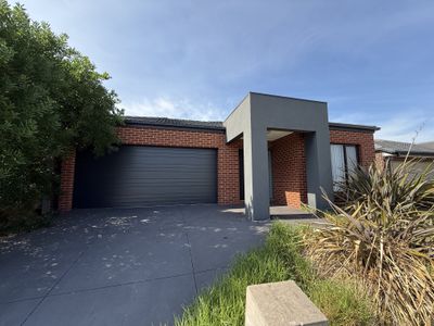 16 Hiddick Road, Point Cook