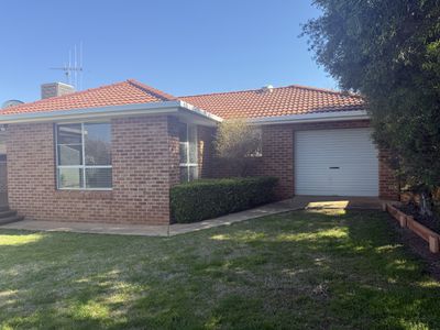 7 Cobden Place, Parkes
