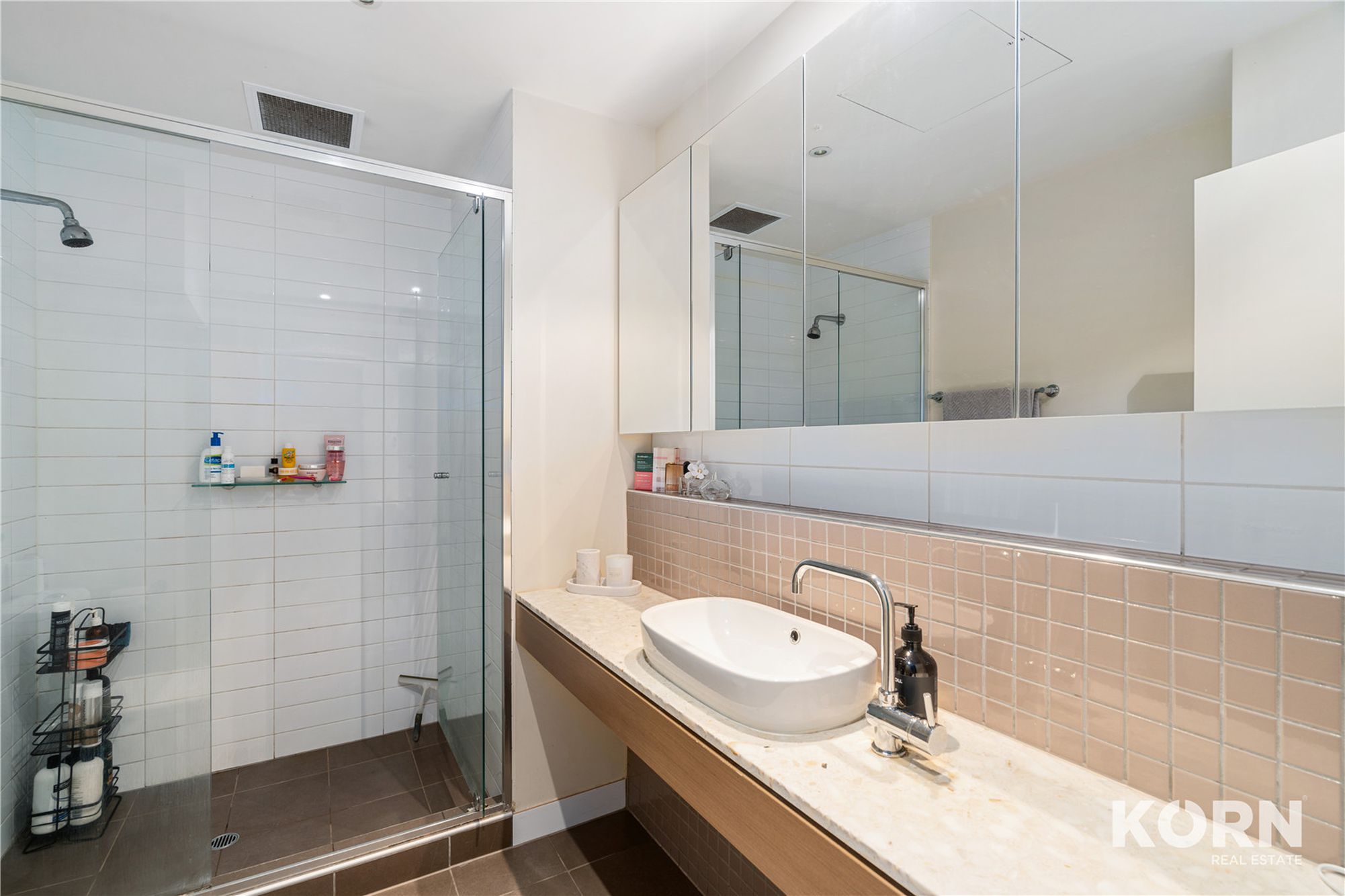 215 / 1-2 Tarni Court, New Port