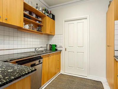 2/22 Fletcher Street, Essendon