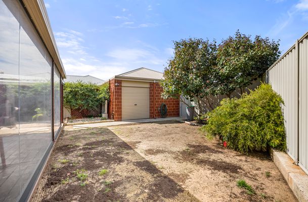2 PENDRAGON LANE, Baldivis