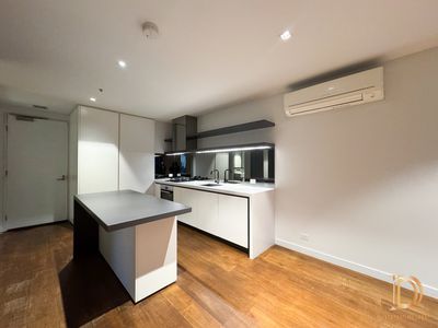 811 / 677 La Trobe Street, Docklands