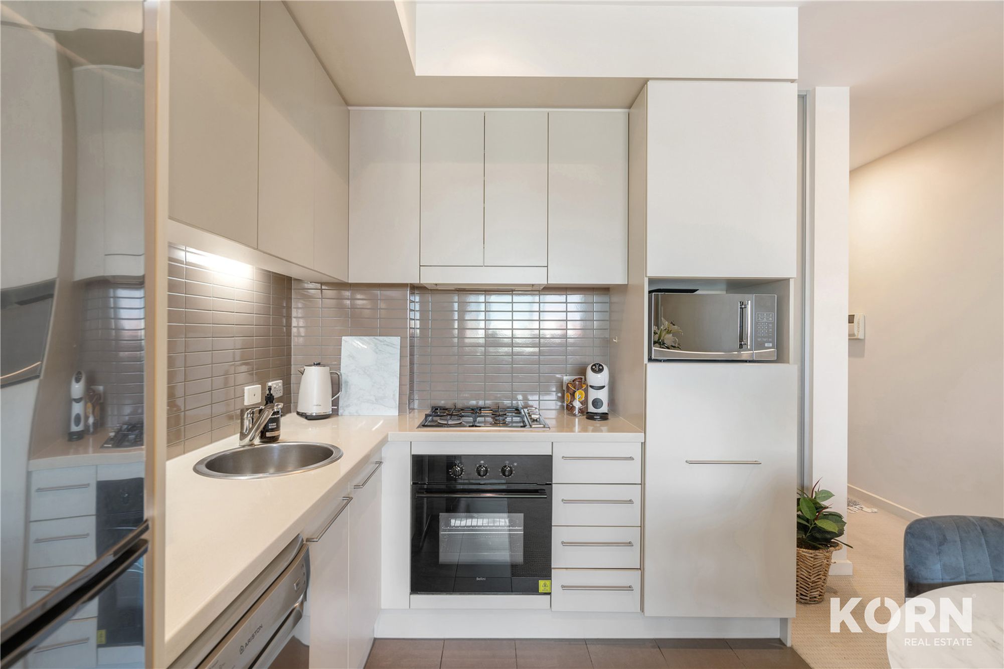 215 / 1-2 Tarni Court, New Port