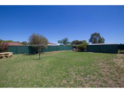 8 Currawong Road, Dubbo