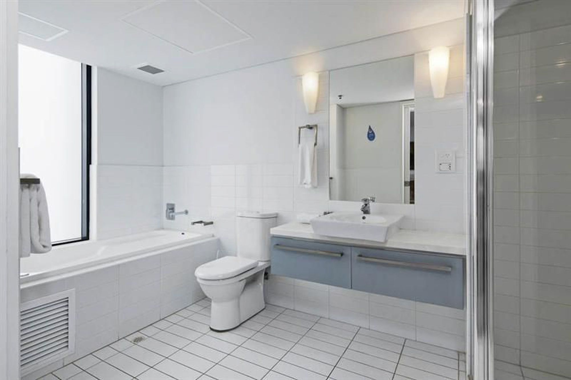 411 / 104 North Terrace, Adelaide