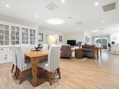 3 AVONDALE DRIVE, Wodonga