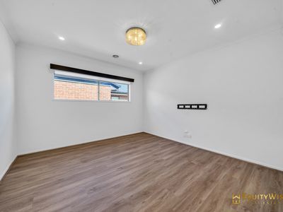 5 Swiss Way, Manor Lakes