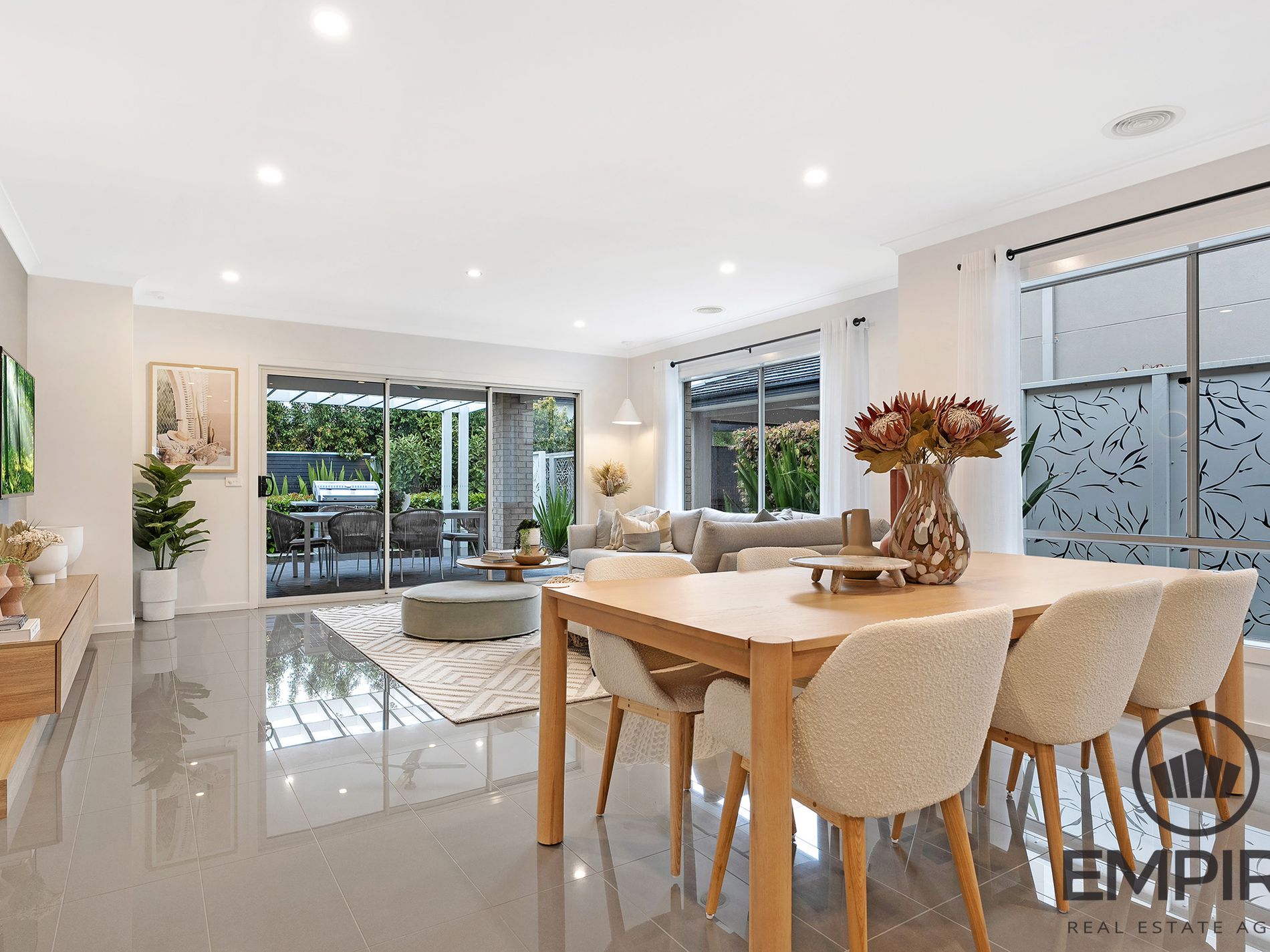 49 Centenary Boulevard, Officer South