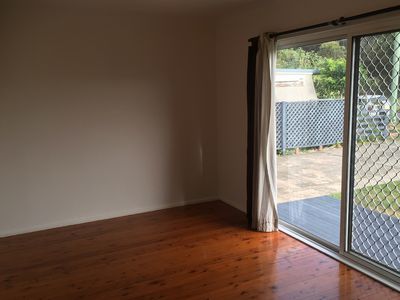 1 / 4 Banksia Avenue, Windang