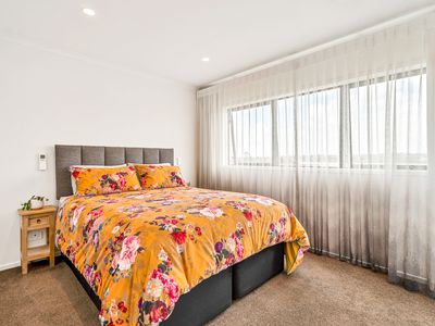 4/2 Frances Bryers Road, Hobsonville