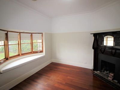 246 Autumn Street, Manifold Heights