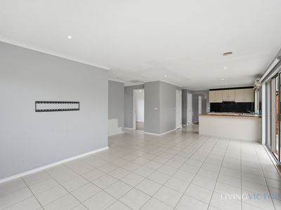 28 Egan Close, Werribee
