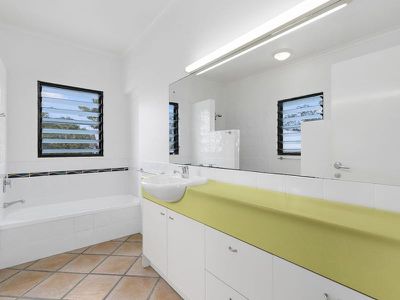 2 / 15 Doonella Street, Tewantin