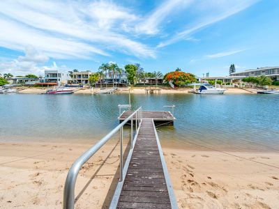 18 Rosemont Ave, Broadbeach Waters