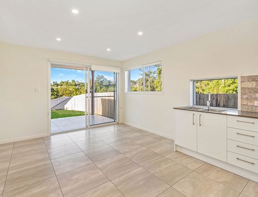Modern Unit in Woombye image 2
