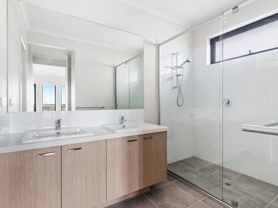 4 Levittown Rise, Werribee