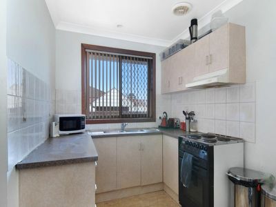 2 / 14 Shellharbour Road, Lake Illawarra