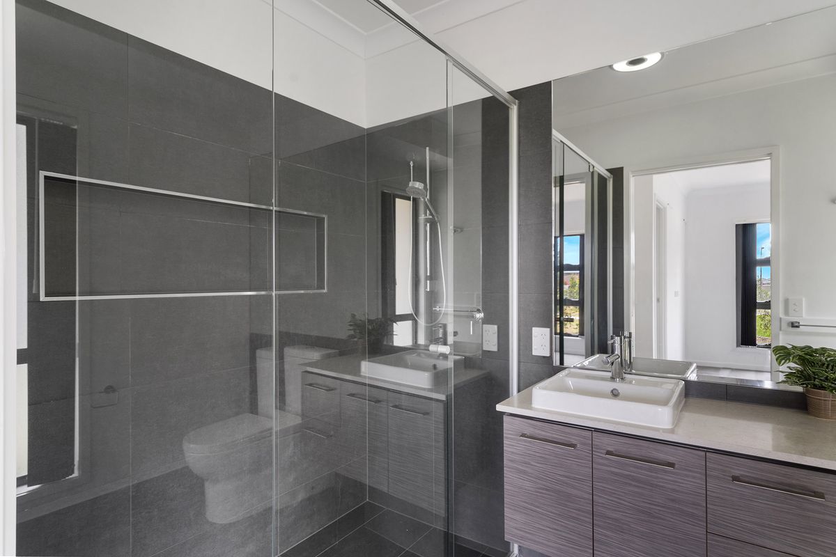 30 Thames Drive, Regents Park