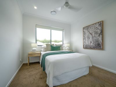 5 / 12 Luther James Close, Doolandella