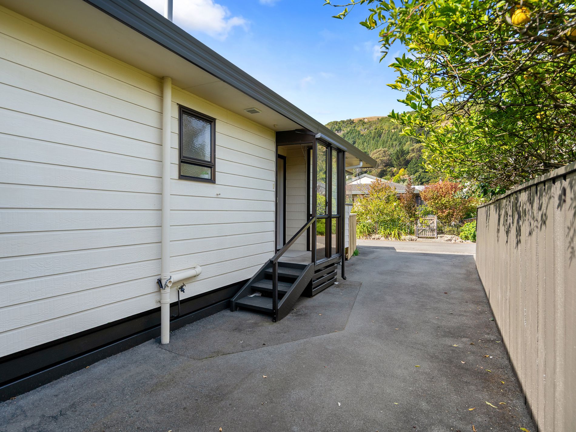 2 Brydon Way, The Wood