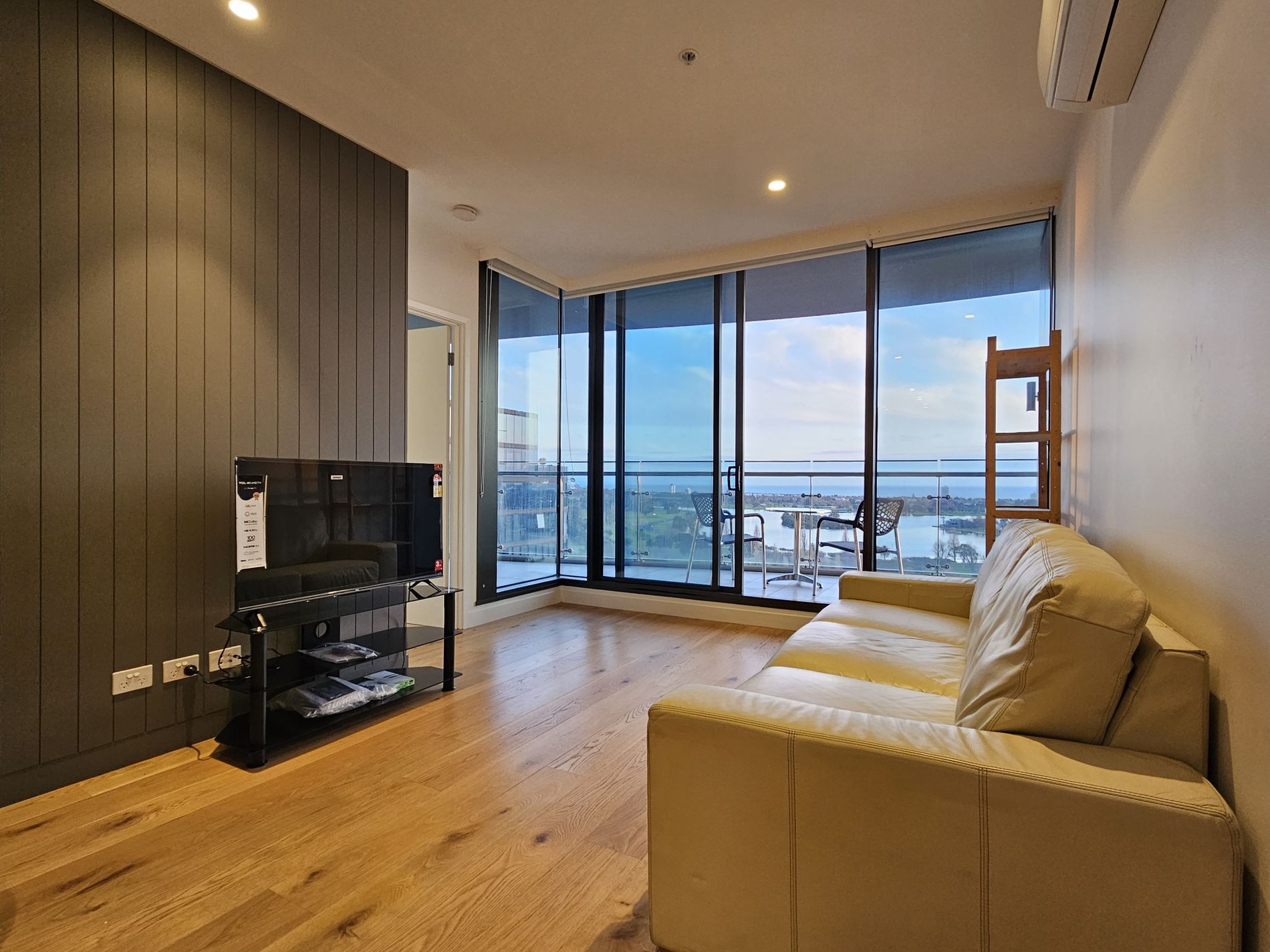 1710 / 35 Albert Road, Melbourne