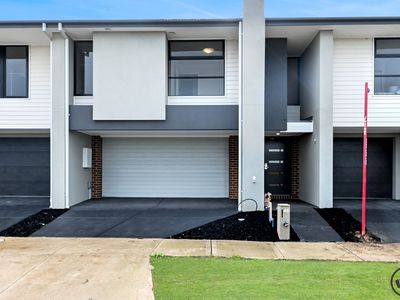 30 Treehouse Avenue, Clyde North