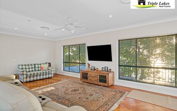 10 Omaru Place, Summerland Point