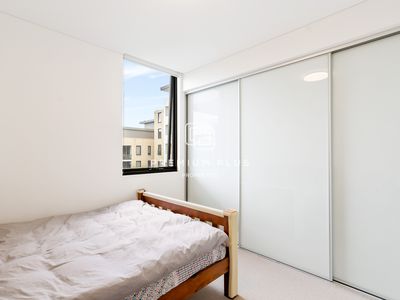 401 / 12 Half Street, Wentworth Point