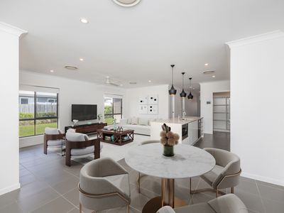16  Milkman Way, Kawungan