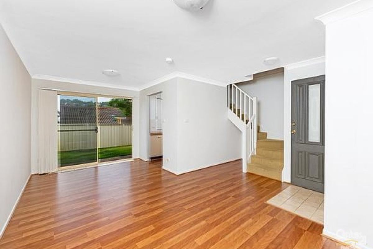 2 / 8 Russell, East Gosford