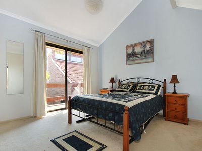 15 Peterborough Avenue, Lake Illawarra