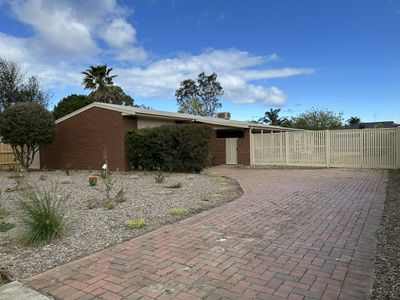 4 Heath Court, Mornington