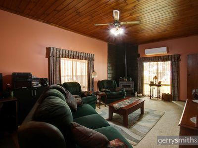 72 Williams Road, Horsham