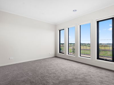 4 Levittown Rise, Werribee