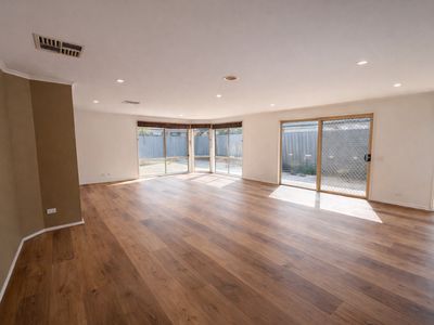 4 Dawson Crescent, Manor Lakes