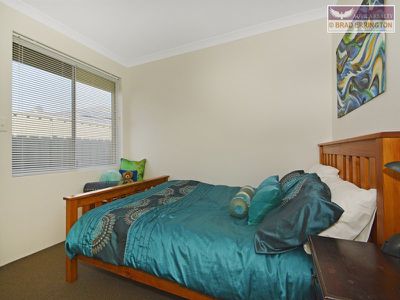 18 Spinebill Drive, Swan View