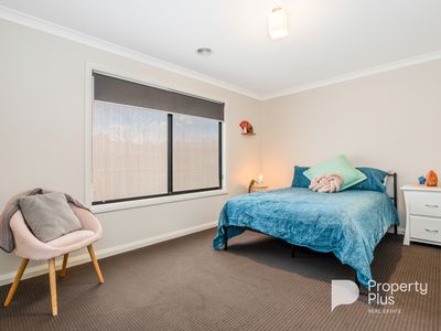 4 Valiant Court, Golden Square