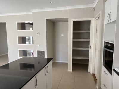 9 Cape Barron Drive, Lara
