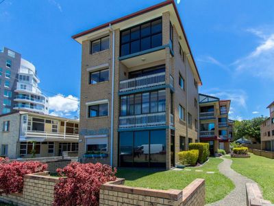 6  250 Marine Parade, Labrador