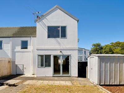 35 Stephen Avenue, Henderson