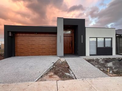 81 clipstone cres, Fraser Rise
