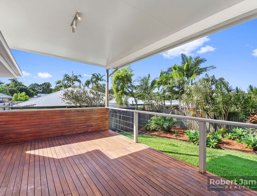 GENEROUS SIZE HOME - OPTIONS FOR DUAL LIVING image 13