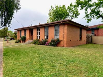 8 Mitchell Avenue, Wangaratta