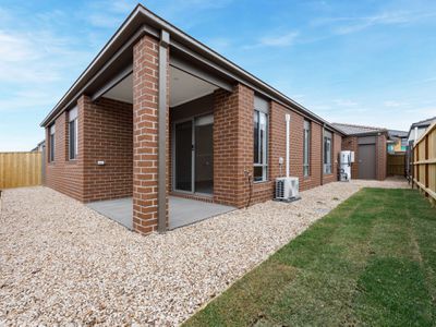 76 Lorikeet Circuit, Rockbank