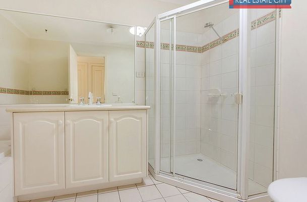 20 The Crest, Attwood